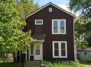 521 W Douglas, Freeport, IL 61032