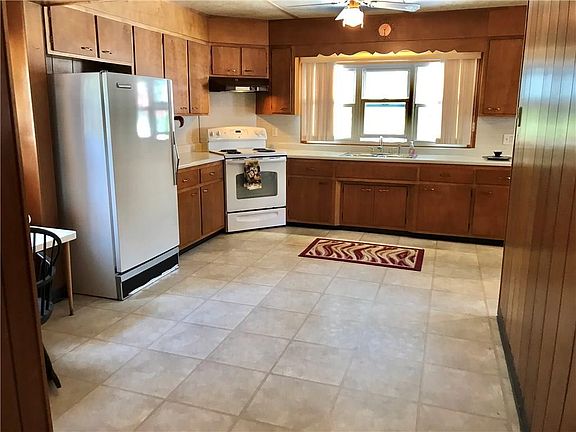 3rd image of 21 Belden Ave