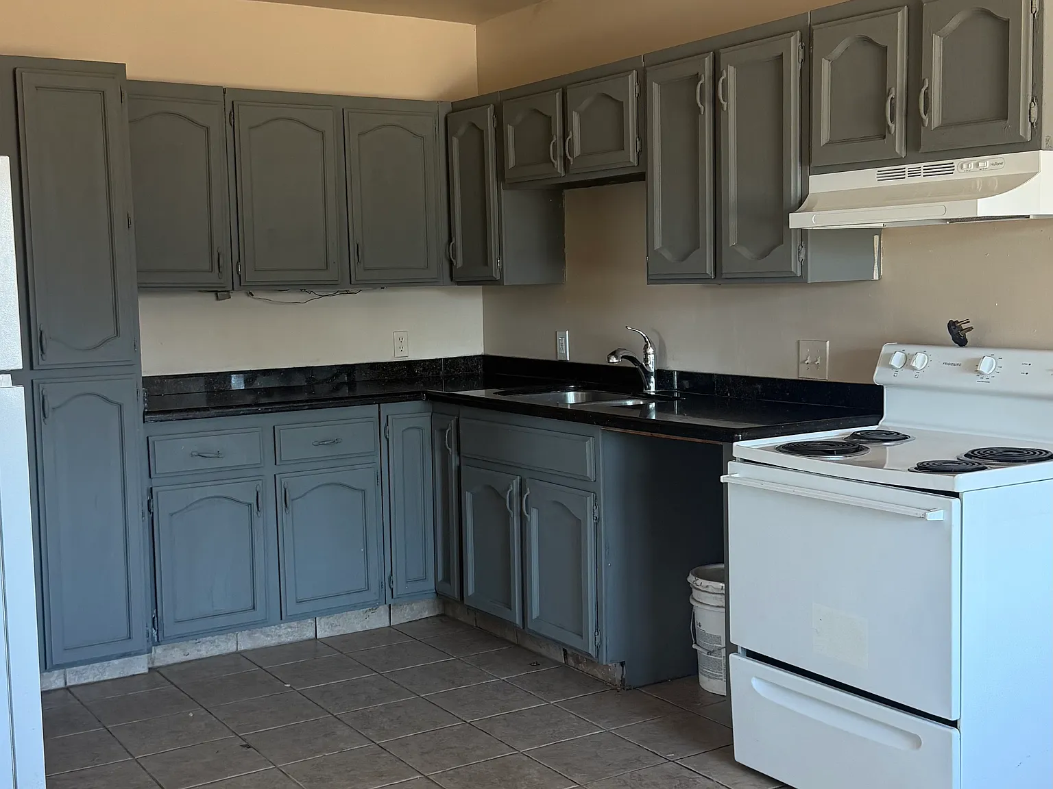 4 bed, 1600 sqft, $2,295 — Photo 2