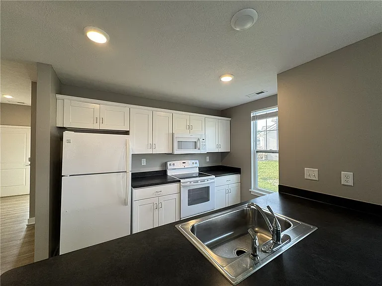 29 Green Spring Ln — Photo 4