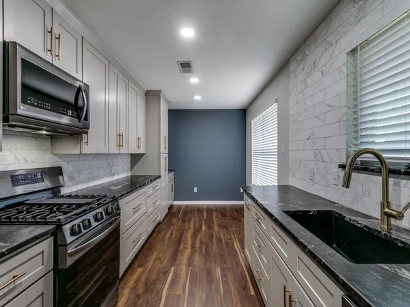 1400 Signet Dr, Euless, TX 76040