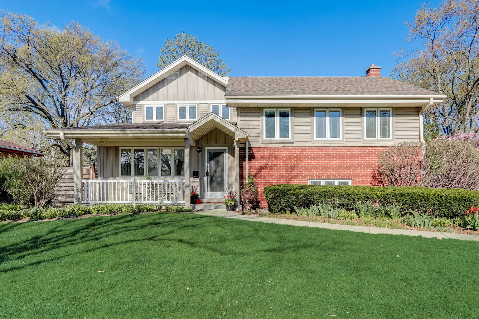 208 S Reuter Dr photo 1