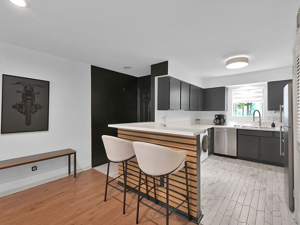 1st image of 12100 Melville Dr APT 403D