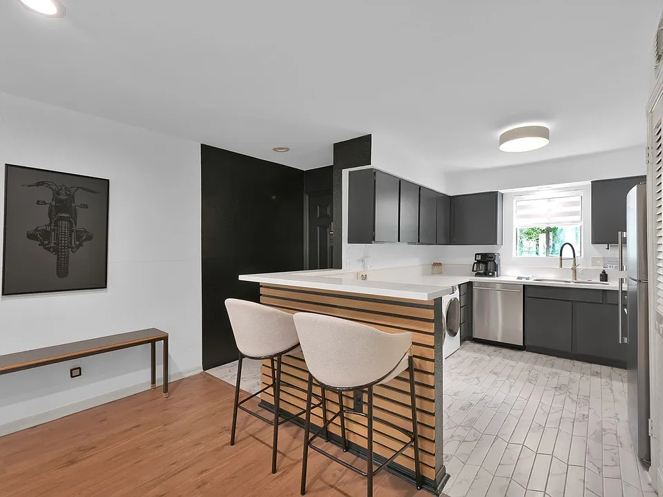 12100 Melville Dr #403D