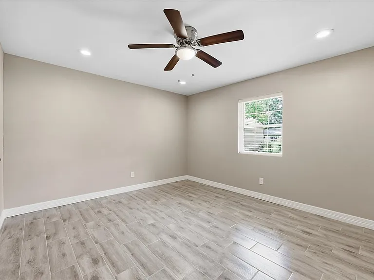 1040 Pine Cove St — Photo 9