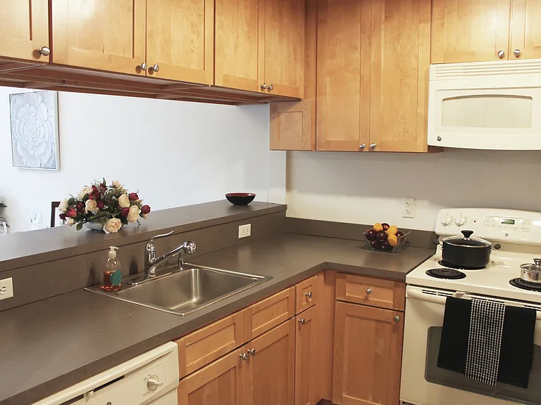 Brookview Commons East — Photo 14