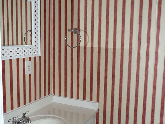 1/2 Bath