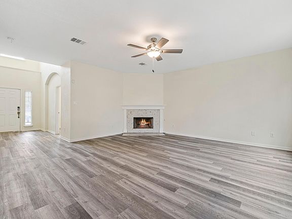 4th image of 1210 Heritage Hill Cv