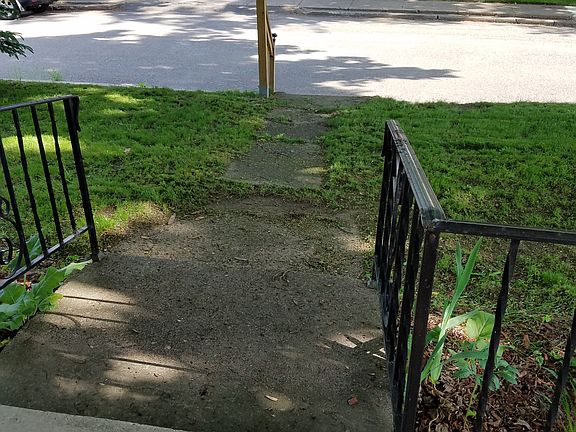 4th image of 512 Waverly St