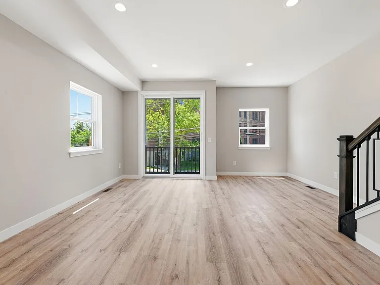 4728 Walworth Ave — Photo 3