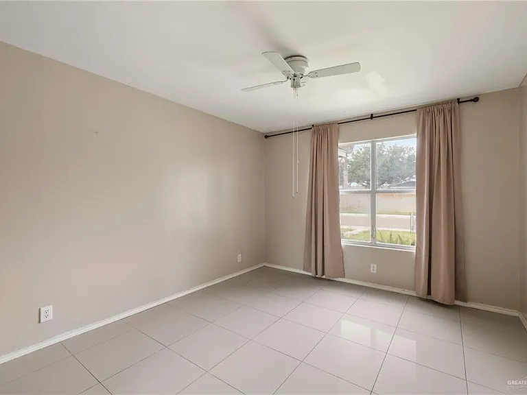 4705 Violet Ave — Photo 11