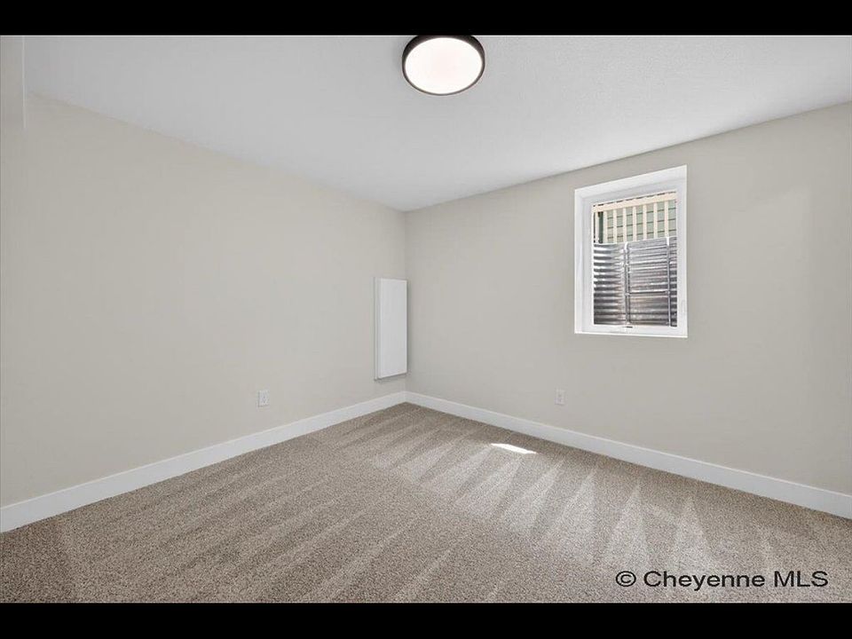 1st image of 117 E 3rd Ave