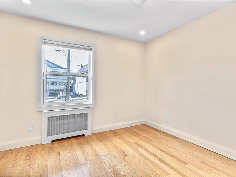 371 Churchill Ave N — Photo 9