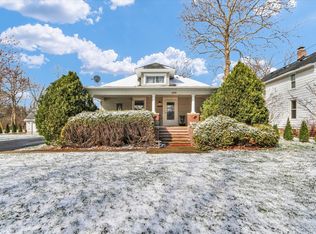 105 S Division St, Mahomet, IL 61853