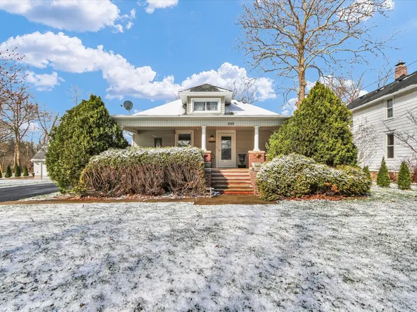 105 S Division St, Mahomet, IL 61853