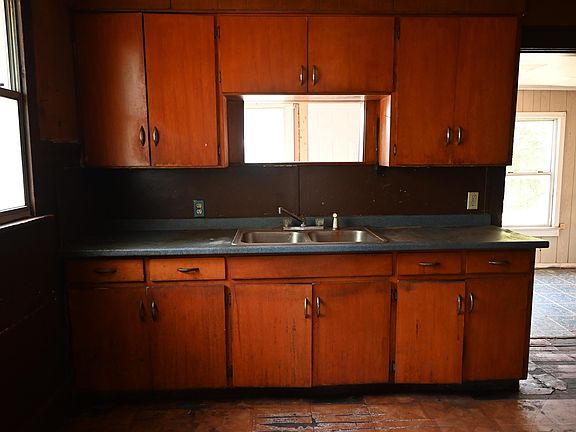 5th image of 2121 Avenue G