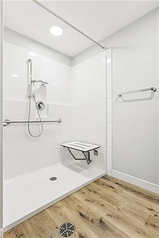 1673 Huron Rd — Photo 48