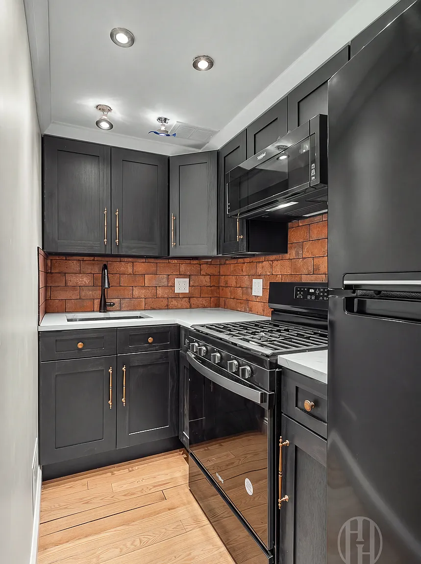 335 East 51st Street — Photo 3
