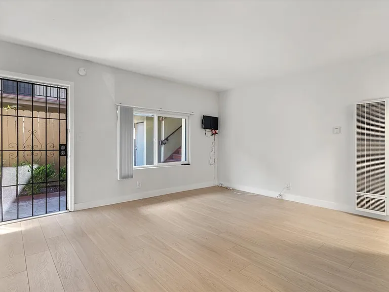 685 S Coronado St #207 — Photo 11