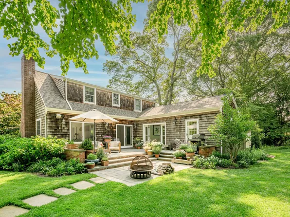 https://photos.zillowstatic.com/fp/c0ad9086527995f1b0495b9ec49cb846-p_e.webp