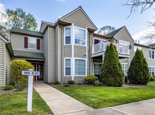 995 Canyon View Rd APT F, Northfield, OH 44067