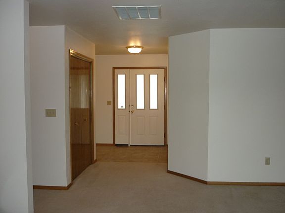 4th image of 601 W Hogerson St #1