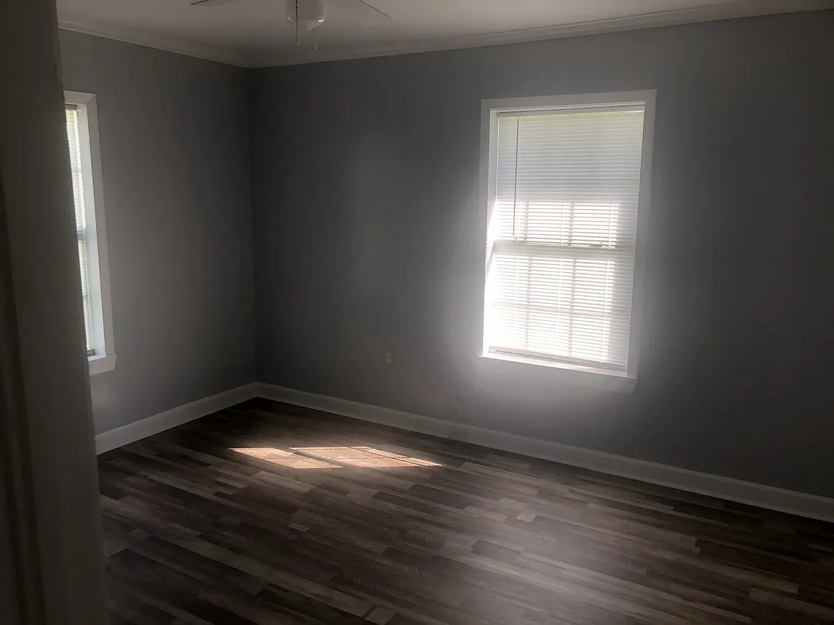 Building Photo - 404 Roosevelt Cir