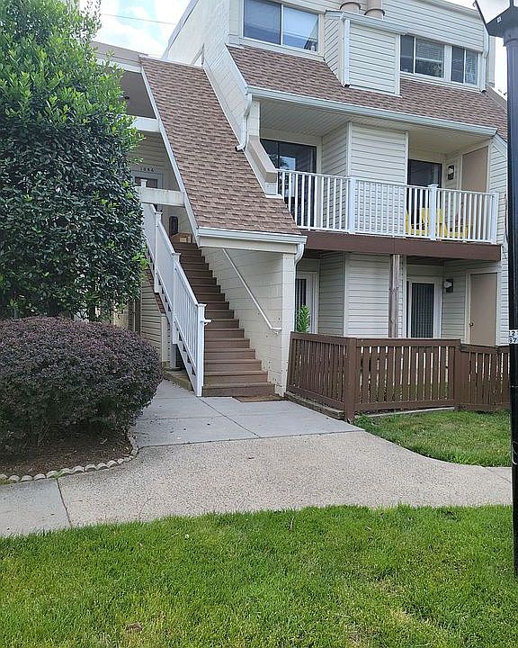1st image of 1056A Warwick Ct