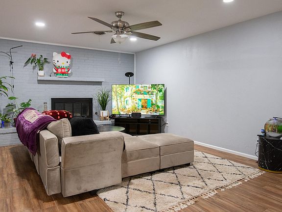 3rd image of 6 Jo Ann Cir