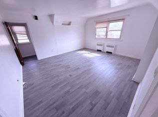 3942 213th St, Flushing, NY 11361