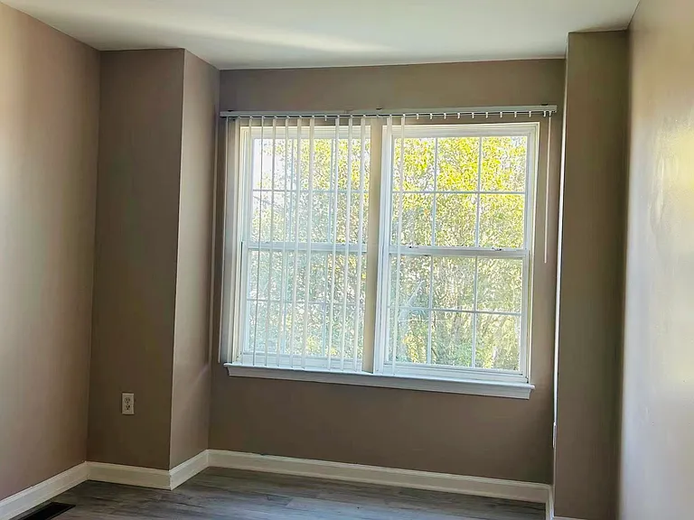210 E Hazeldell Ave — Photo 16
