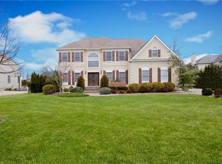 37 Springwood Dr, Monroe Township, NJ 08831