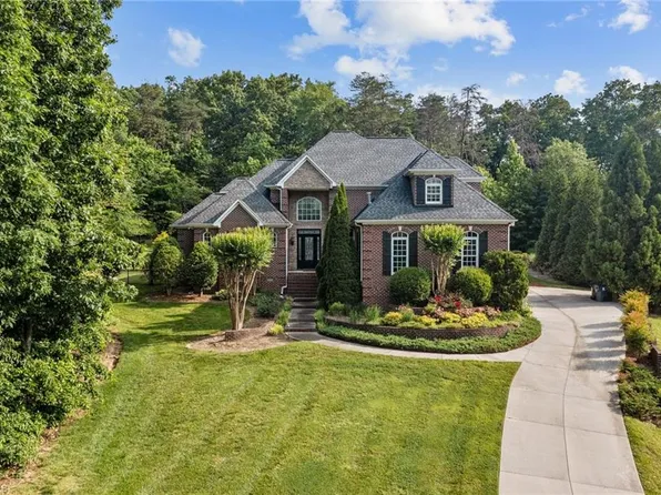 8504 Crested Oak Ct, Oak Ridge, NC 27310