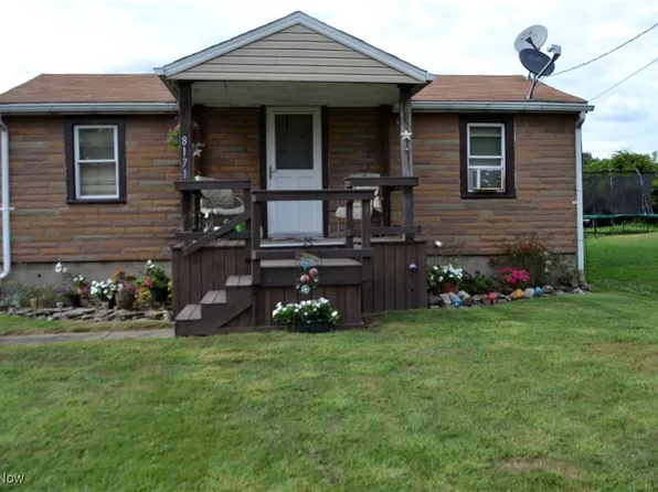 8171 Lindberg St, Masury, OH 44438