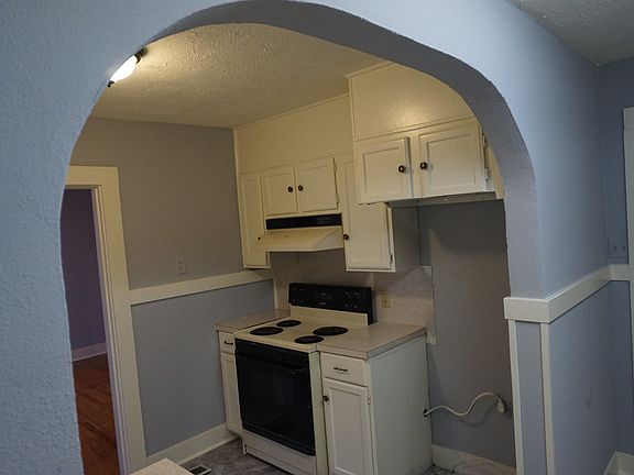 2nd image of 815 W 36th St
