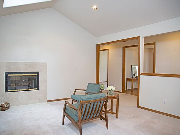 5th image of 623 33rd Ave NW