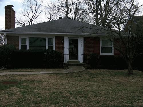 3rd image of 2356 Gladstone Ave