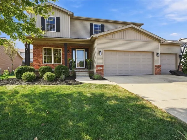 1403 Kickapoo Creek Rd, Bloomington, IL 61705
