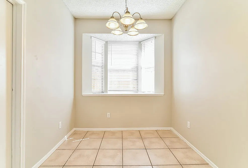 3 bed, 2.0 bath, 1498 sqft, $1,885 — Photo 3