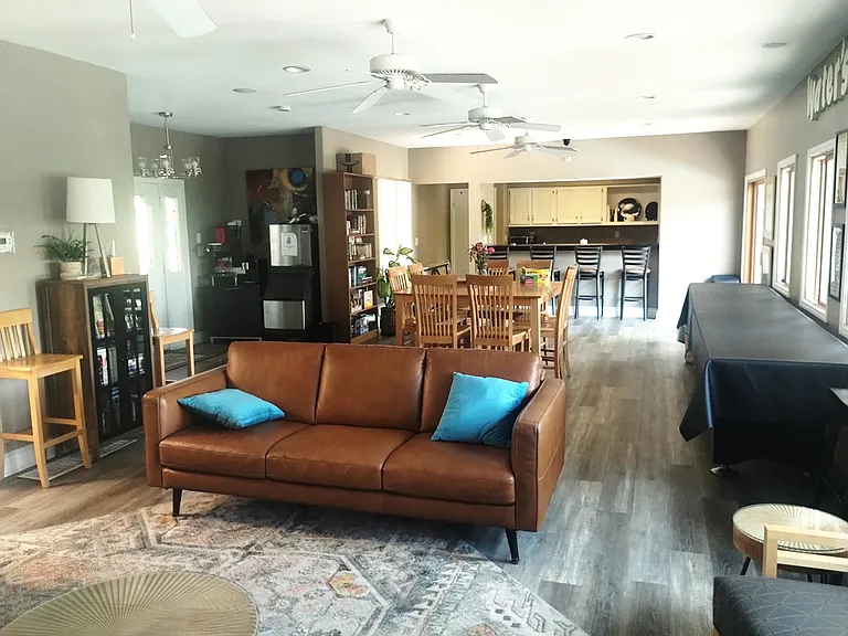 Additional clubhouse photo