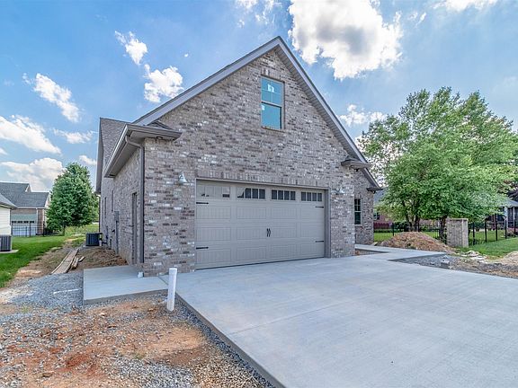 3rd image of 293 Dorchester Cir