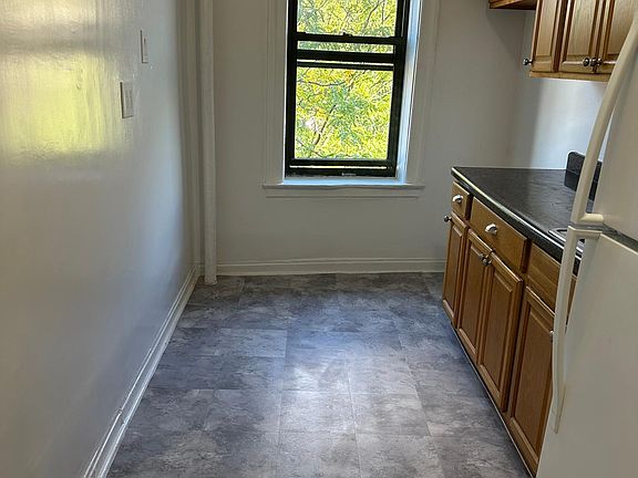 3rd image of 15711 Sanford Ave #D10