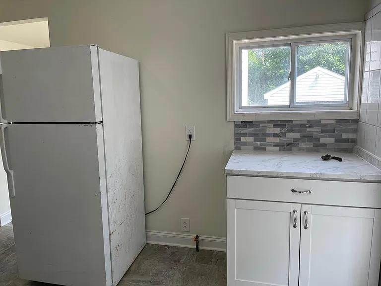 2931 McKoon Ave #1 — Photo 1
