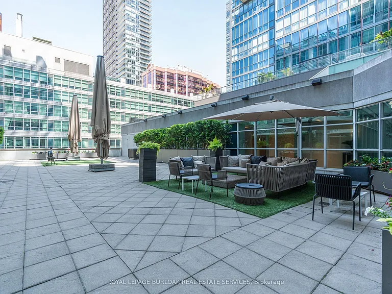 350 Wellington St W #M20 — Photo 27