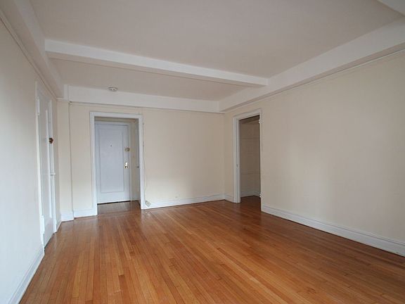 3rd image of 455 W 34th St APT 14B