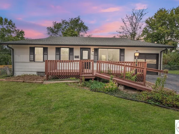 608 Pawnee Ln, Belton, MO 64012