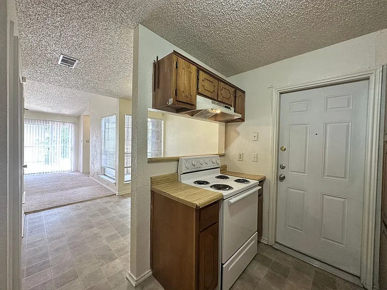 2312 Silverhill Dr — Photo 13