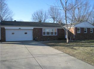 6749 Castle Manor Dr, Indianapolis, IN 46214