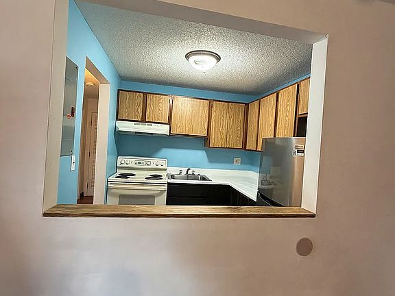 5th image of 75 Scotch Pond Pl #U32