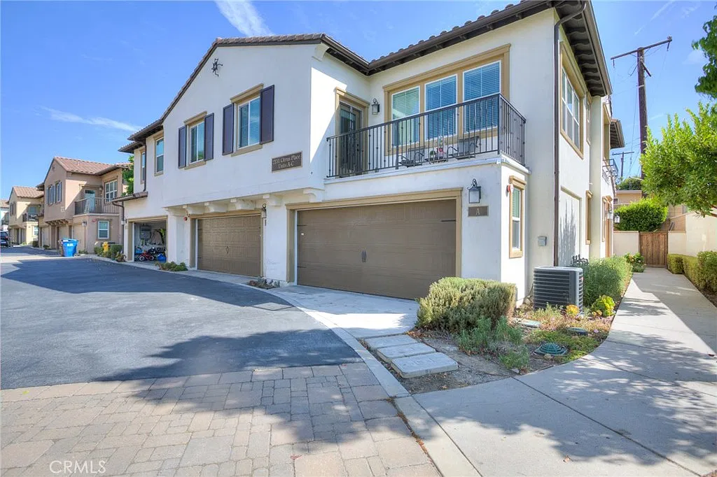 4 bed, 3.5 bath, 1740 sqft, $4,000 — Photo 1